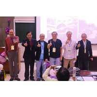 物理系61年畢業系友_王曼肇、鍾自強、何  敏、熊紹南、龔元高及主任 (左)