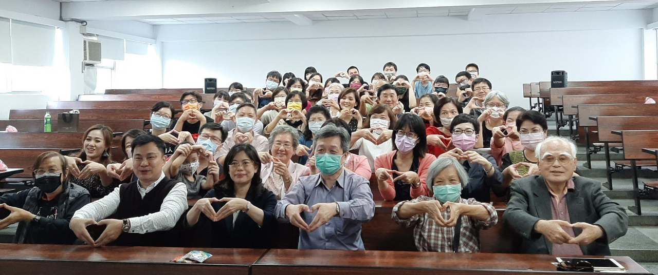3-8-2_(縮)資圖系50週年系慶系友回娘家團體紀念大合照 3-8-2_(縮)資圖系50週年系慶系友回娘家團體紀念大合照