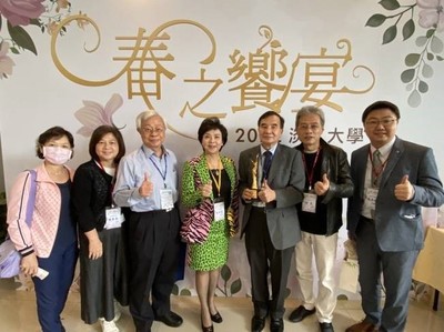 春之飨宴与董事长合影