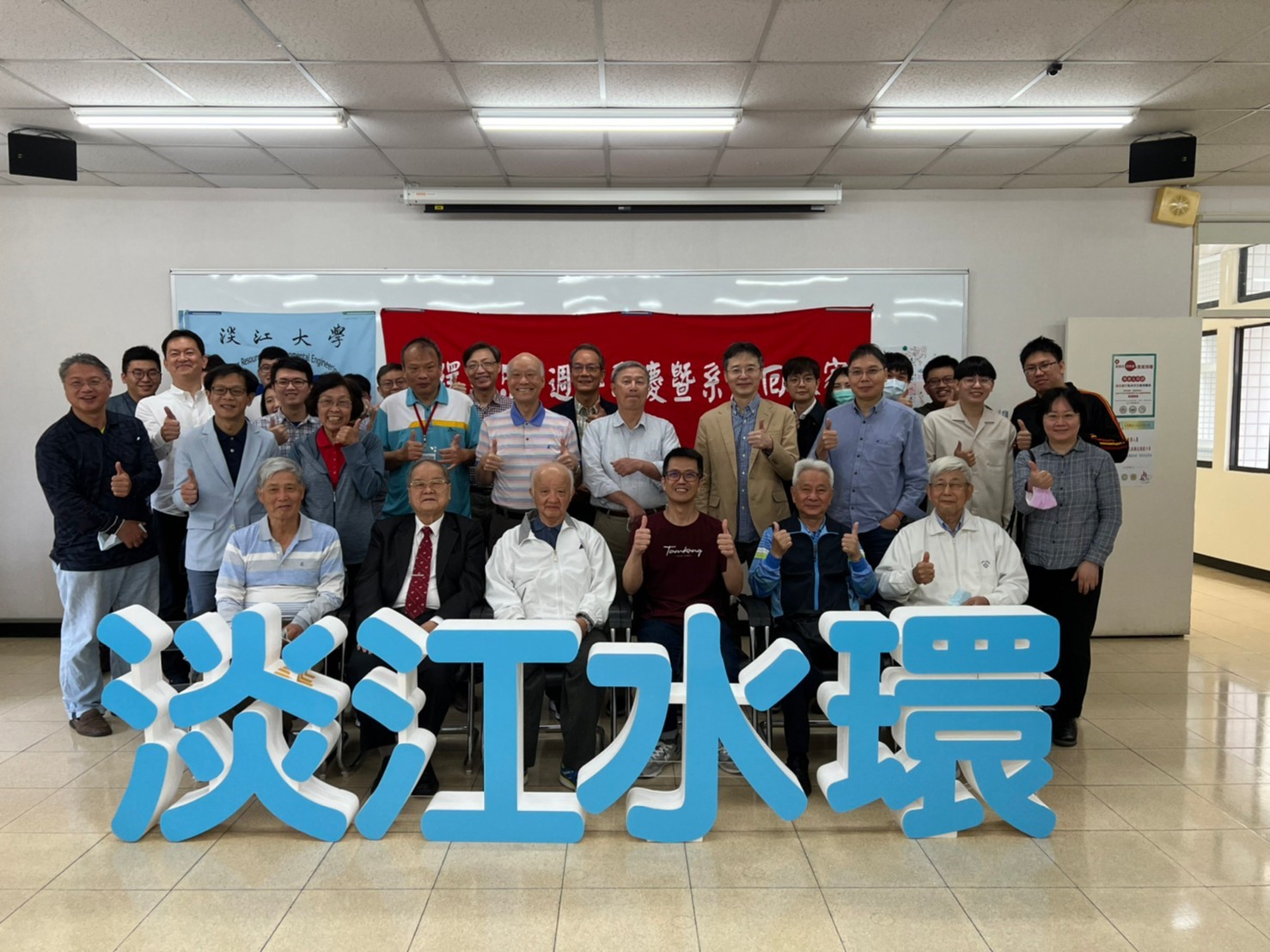 系友回娘家茶叙团体照