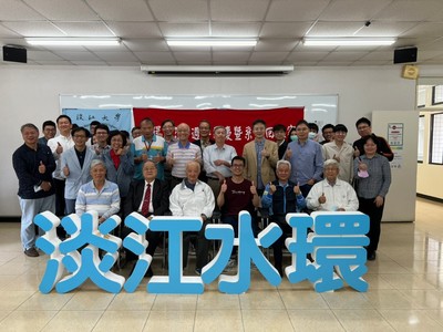 系友回娘家茶叙团体照