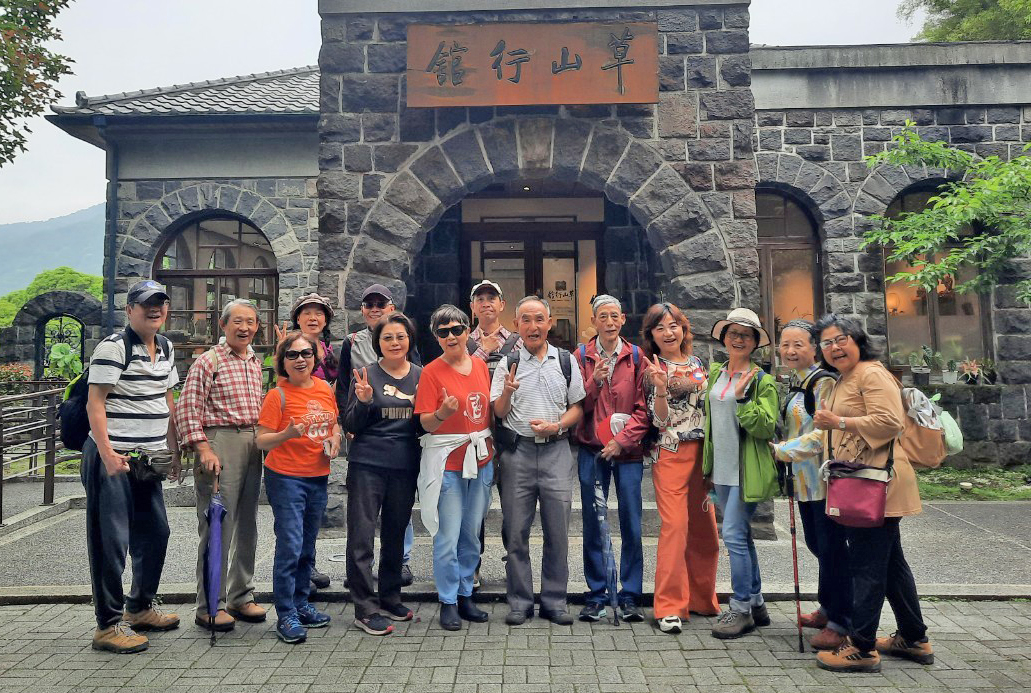 ◎企管系所校友会郊游健行活动合影(企管系所校友会提供)