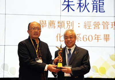 金鷹校友朱秋龍研發氫燃料電池連結板 打入國際供應鏈