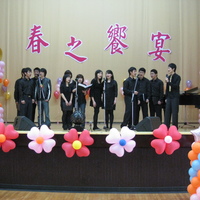 淡江校友合唱团于春之飨宴活动中演唱优美歌曲以飨全体与会人员