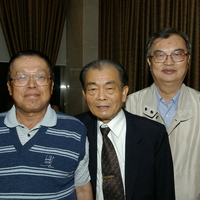 左起:许两传会长、罗森会长、陈敏男主任