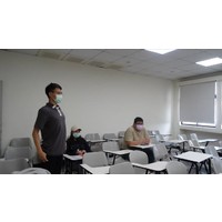 经济学系系友大会 -
在学生与系友交流