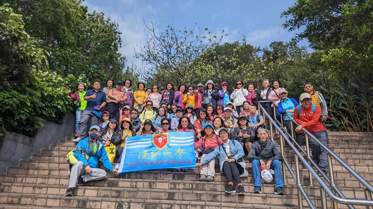 2-12-7_台北市校友會走讀圓山自然景觀公園-兒童樂園昨日世界半日遊合影