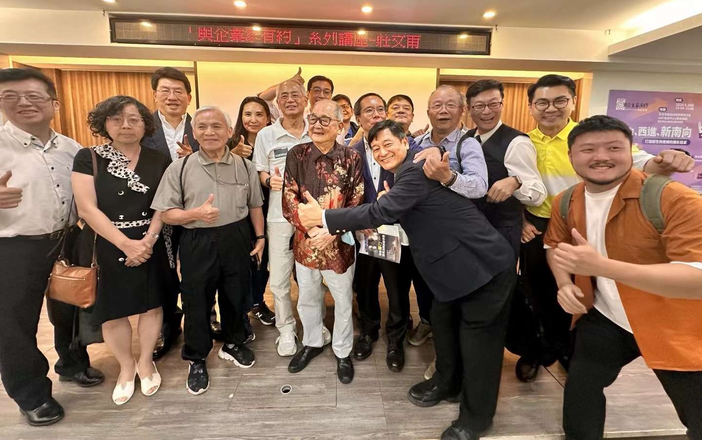 3-11-2__校友来访_华南校友会会长郑盛鸿与4位学长姐
