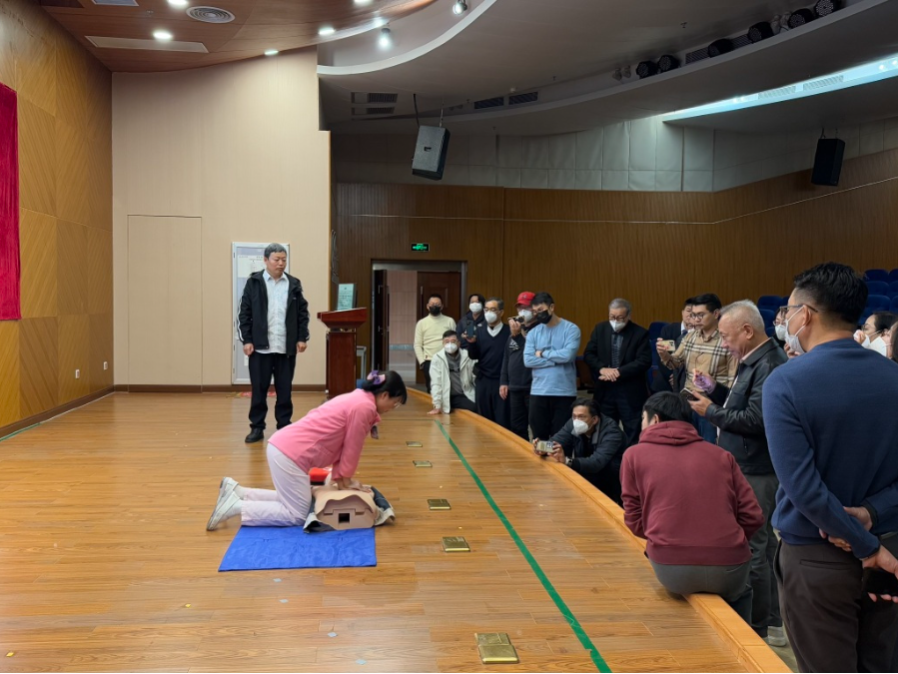 ◎校友們學習CPR流程 ◎校友們學習CPR流程