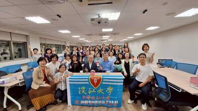 國企暨國貿系所友會專題演講 陳梧桐學長以行動實踐「智農創生」，分享從國際貿易到農村創生的轉折之路